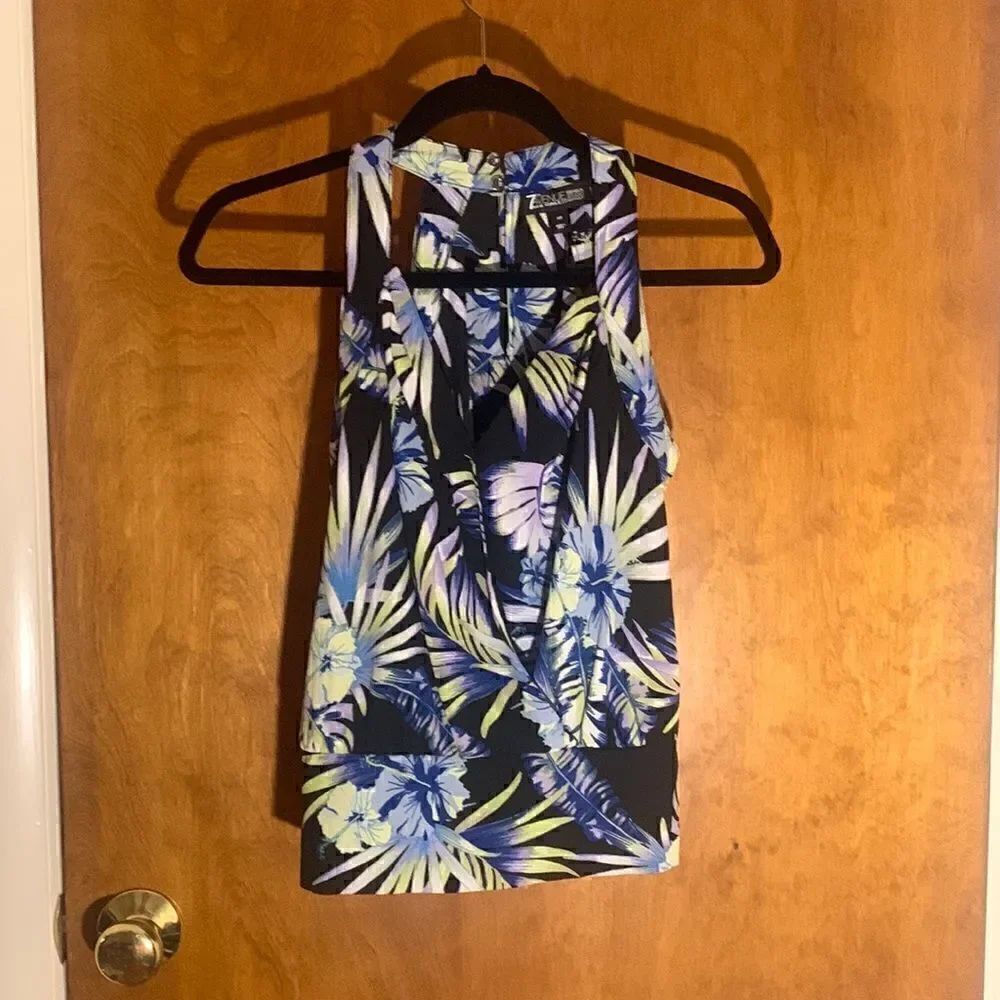 EUC  New York & CO 7th ave design studio black/blue floral top size XS